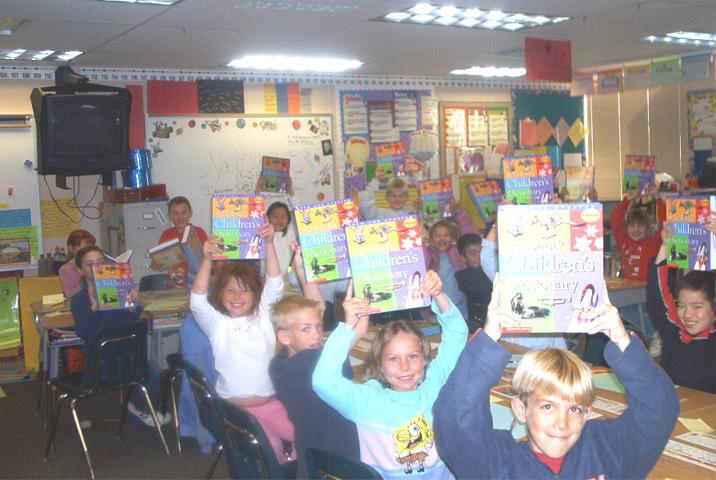 KIds-holding-up-books(home1).jpg (KIds-holding-up-book